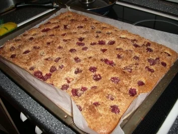 Rezept: Kirschkuchen mit Zwieback-Kokosbröseln Bild Nr. 2 Kirschkuchen mit Zwieback-Kokosbröseln - Rezept - Bild Nr. 2