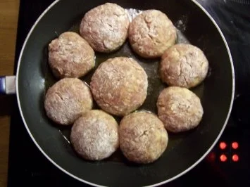 Hacksteak mit grünem Pfeffer - Rezept