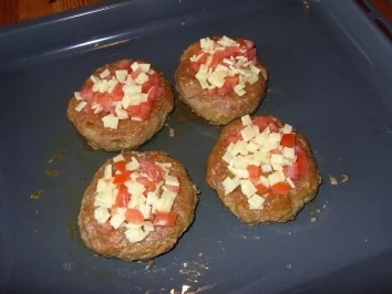 Rezept: Hackfleischnester mit Gouda und Tomaten Hackfleischnester mit Gouda und Tomaten - Rezept