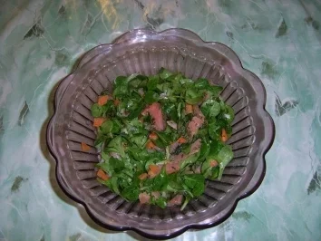 Rapunzelsalat mit Karotte und Räucherlachs - Rezept