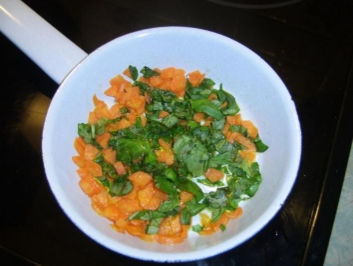 Rapunzelsalat mit Karotte und Räucherlachs - Rezept