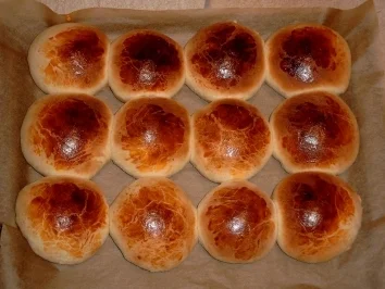 Rezept: Süße Milchbrötchen Süße Milchbrötchen - Rezept