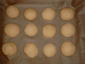 Rezept: Süße Milchbrötchen Süße Milchbrötchen - Rezept