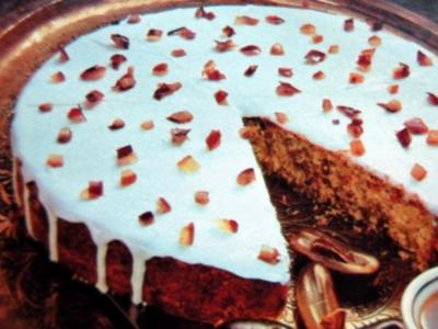 Dattelkuchen mit Mandeln - Rezept