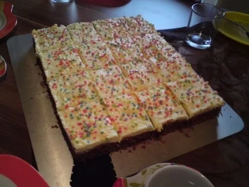 Schoko Kirsch Schnitten ´ne Art Donauwellen - Rezept