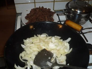 Rindfleisch mit Zwiebel und Erbsen - Rezept - Bild Nr. 5