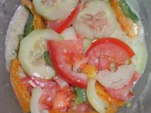 Paprika-Salat mit Gurken und Tomaten - Rezept