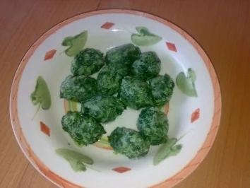 Spinat-Gnocchi mit Tomatensoße - Rezept