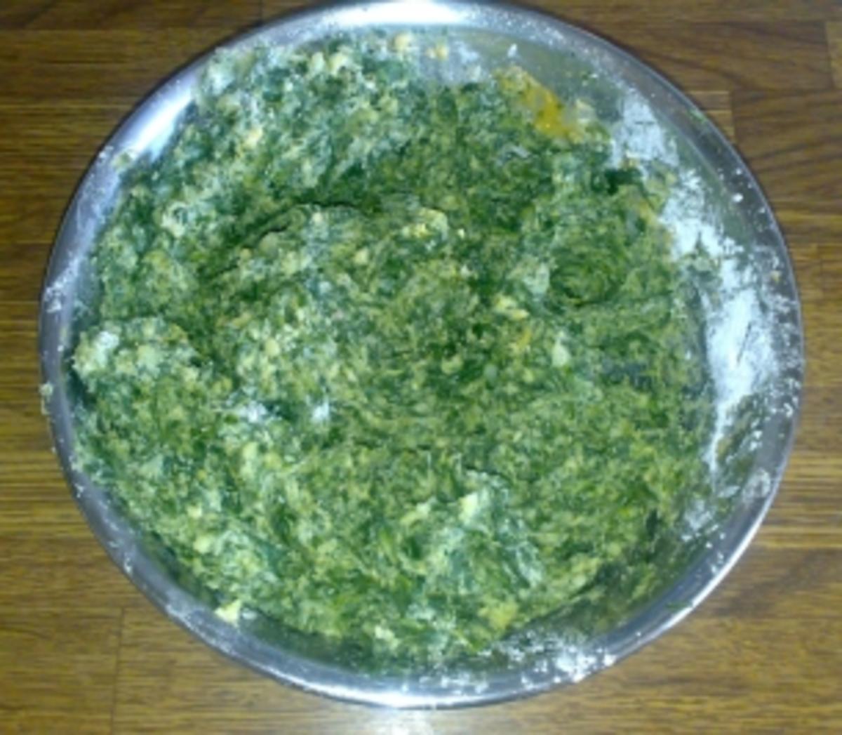 Spinat-Gnocchi mit Tomatensoße - Rezept