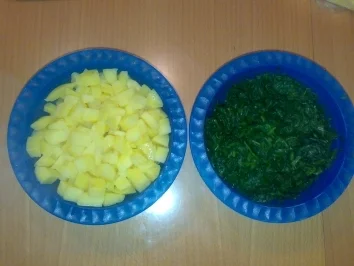 Spinat-Gnocchi mit Tomatensoße - Rezept