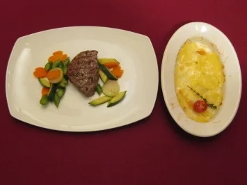 Rinderfilet geschwenkt in Knoblauch, Kardamom und Vanille mit buntem Gemüse - Rezept