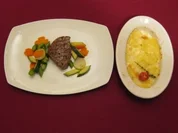 Rinderfilet geschwenkt in Knoblauch, Kardamom und Vanille mit buntem Gemüse - Rezept