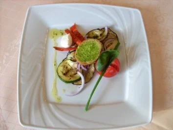 Mediterraner Gemüsesalat - Rezept