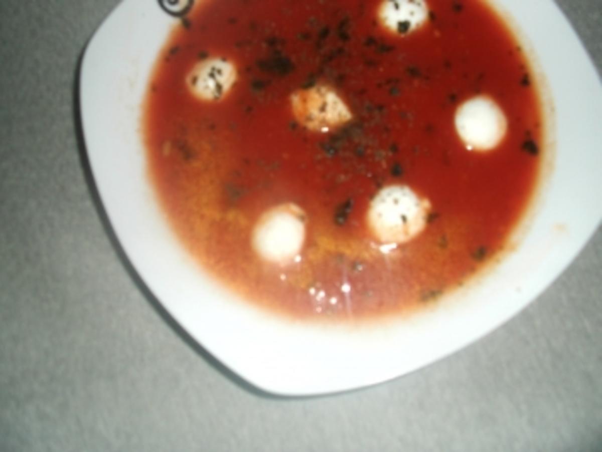 Tomatensuppe mit Mozzarella - Rezept
