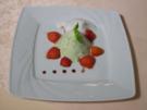 Basilikum-Quark-Mousse mit marinierten Erdbeeren - Rezept