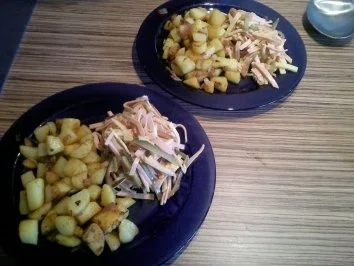 "HAUPTGERICHT" Bratkartoffeln mit Wurstsalat - Rezept