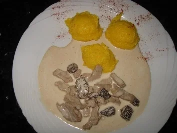 Rezept: Geschnetzeltes Kalbfleisch mit frischen Morcheln Geschnetzeltes Kalbfleisch mit frischen Morcheln - Rezept