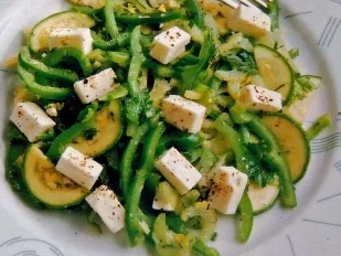 Rezept: Paprika Salat mit Zucchini und Käse Bild Nr. 2 Paprika Salat mit Zucchini und Käse - Rezept - Bild Nr. 2