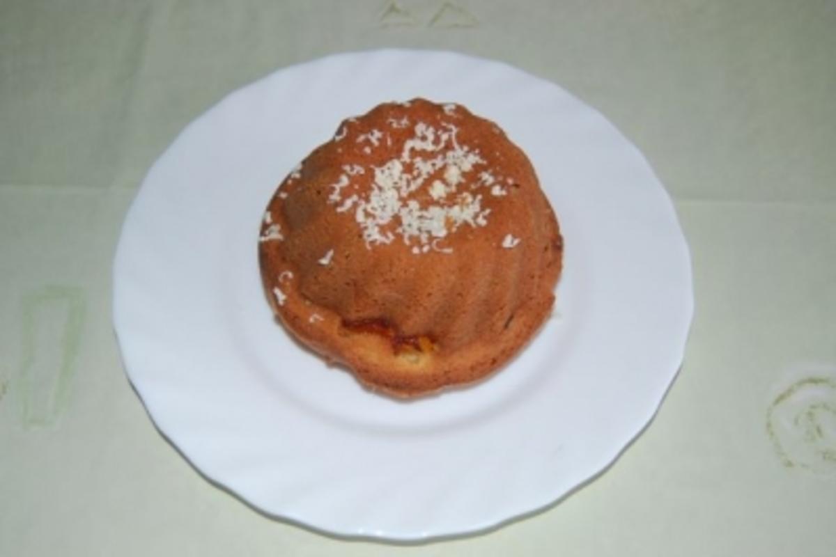 Mini Gugelhupf  mit Aprikosen und Marzipan - Rezept