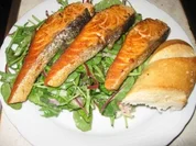 Wildkräutersalat mit Lachsstreifen - Rezept