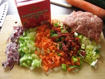 Bolognesesoße nach Oma`s Art - Rezept