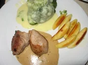 Medaillions vom Schwein mit Broccoli -Gemüse, Schupfnudeln und zweierlei Saucen - Rezept