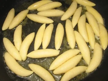 Medaillions vom Schwein mit Broccoli -Gemüse, Schupfnudeln und zweierlei Saucen - Rezept