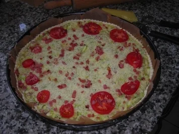 Rezept: Deftiger Zucchinikuchen Deftiger Zucchinikuchen - Rezept