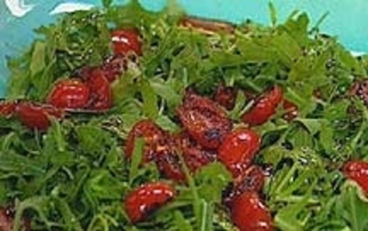 Rucola-Salat mit gerösteten Tomaten - Rezept - kochbar.de