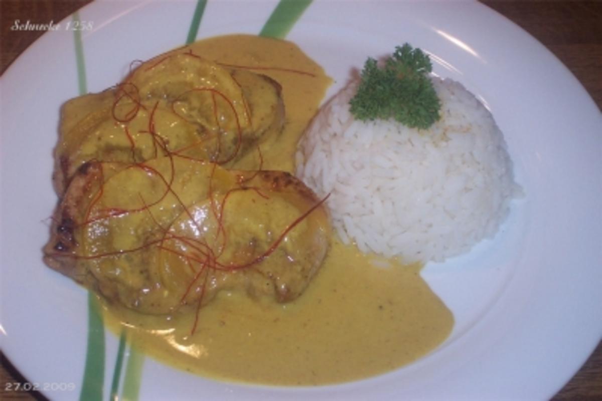 Schweinesteak mit fruchtiger Curry-Rahm-Soße - Rezept - kochbar.de