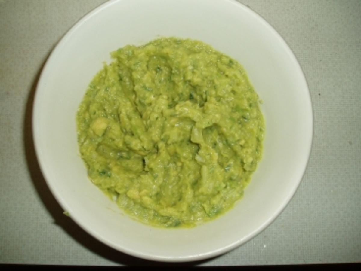 Bilder für Avocadoaufstrich mit Avocado und Zwiebel feingehackt - Rezept