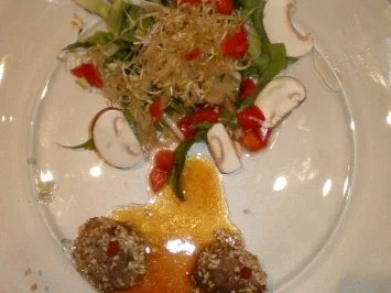 Rezept: Entenbällchen mit Goji Beere im Gomasiomantel an Tamarijus Entenbällchen mit Goji Beere im Gomasiomantel an Tamarijus - Rezept