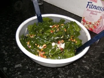 Rezept: Spinatsalat mit Schafskäse Spinatsalat mit Schafskäse - Rezept