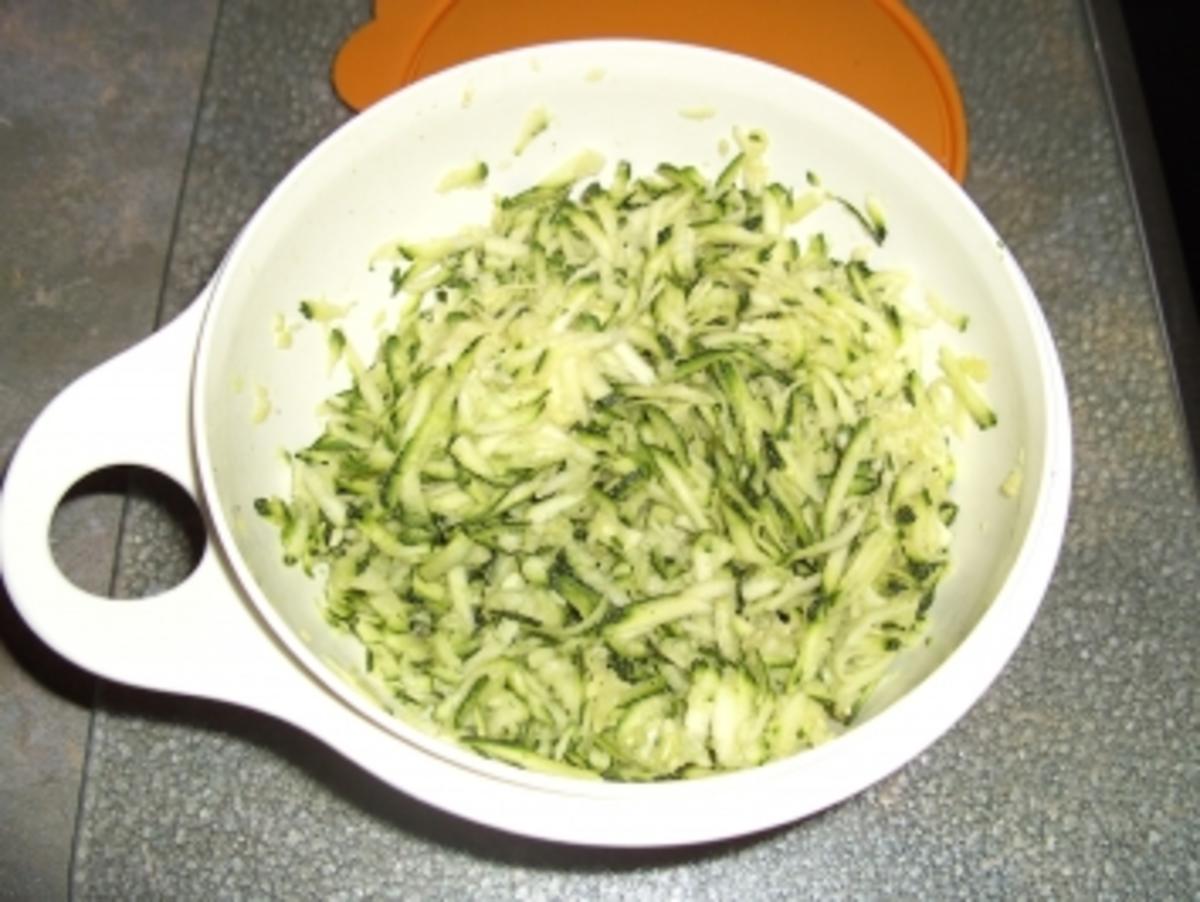 Bilder für Zucchinipuffer mit Zucchini und Zwiebel - Rezept