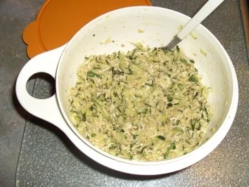 Rezept: Zucchinipuffer Bild Nr. 2 Zucchinipuffer - Rezept - Bild Nr. 2