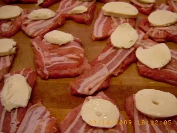 Fleischröllchen mit Tomaten - Mozarella - Füllung - Rezept