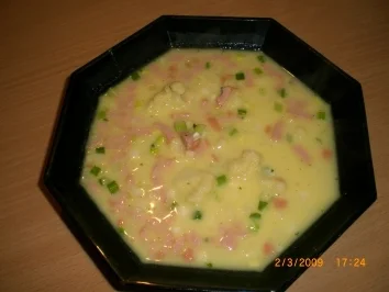 Blumenkohlsuppe mit Schmelzkäse - Rezept