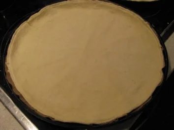 Rezept: Scharfe Pizza mit Pilzen und Salami Scharfe Pizza mit Pilzen und Salami - Rezept