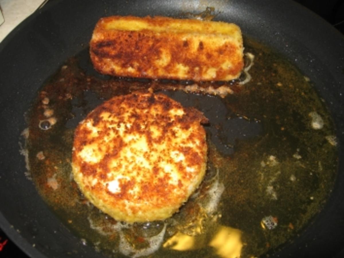 Gebackener Camenbert mit Preiselbeeren und Toast - Rezept - kochbar.de