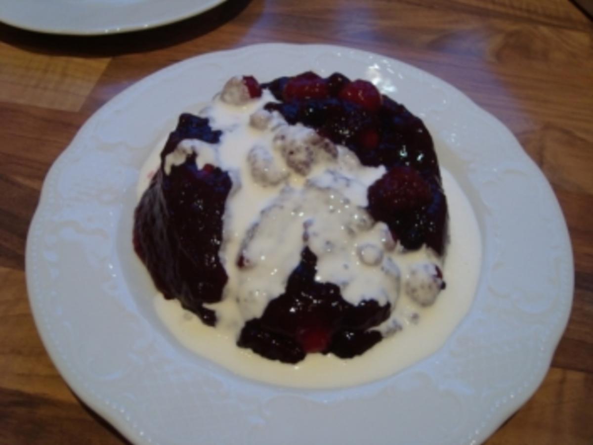 Dessert - Dänische rote Grütze mit Sahne ( Rodgrod med flode ) - Rezept ...