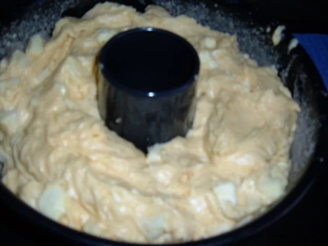 Rezept: Eierlikör-Napfkuchen mit Äpfeln Bild Nr. 4 Eierlikör-Napfkuchen mit Äpfeln - Rezept - Bild Nr. 4