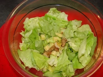 alter käse auf kopfsalat - Rezept