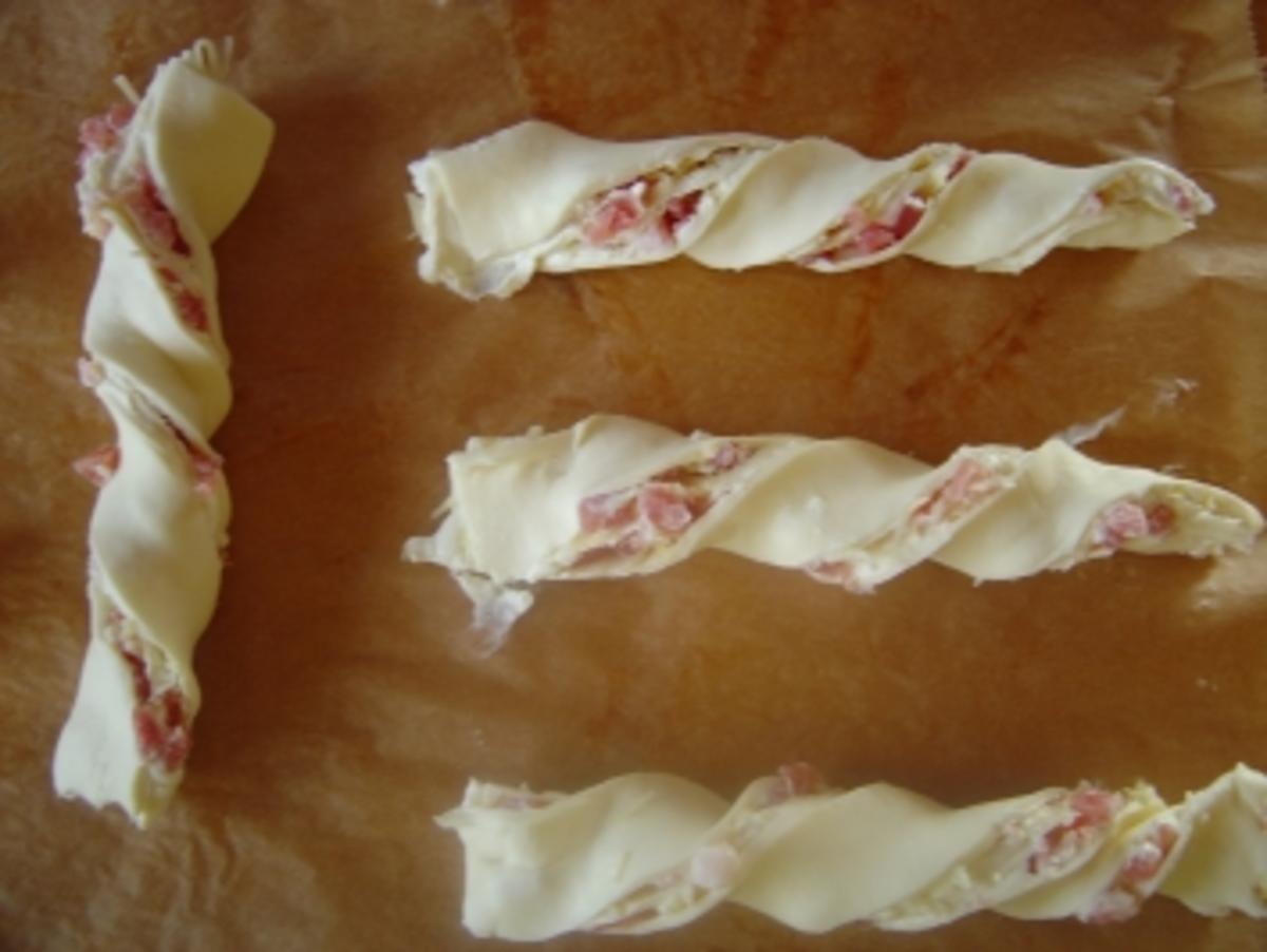 Schinken-Käse-Stangen aus Blätterteig - Rezept