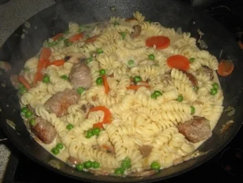 Nudelpfanne mit Bratwurstklößchen - Rezept - Bild Nr. 4