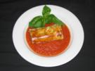 Kartoffel – Spinatstrudel mit Schafskäse auf Tomatensauce - Rezept