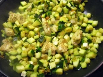 Rezept: Cremige Gemüse-Puten-Rahm Pfanne Cremige Gemüse-Puten-Rahm Pfanne - Rezept