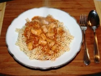 Pasta mit Fisch-Tomatensoße - Rezept