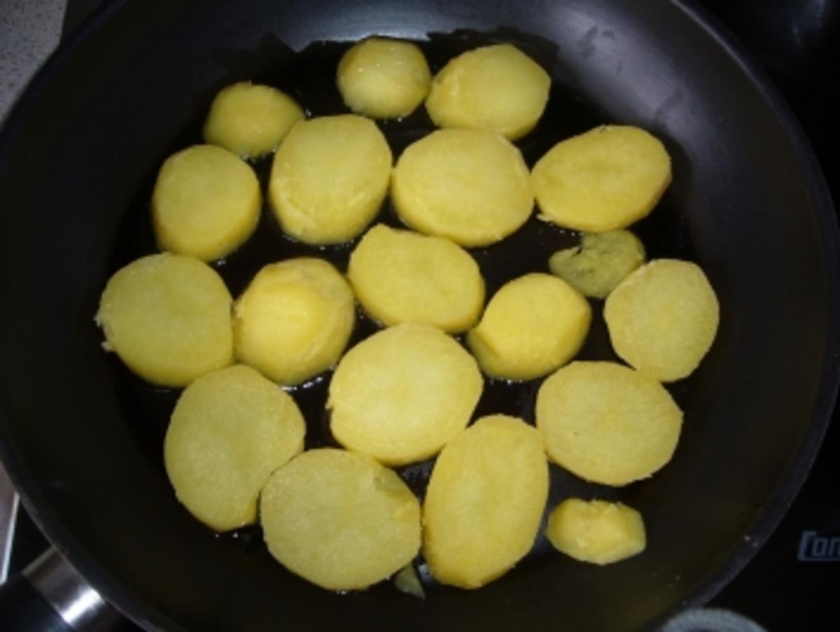 Hauptspeise: Bobbeles Kartoffel-Tomaten-Eier-Schichtpfanne - Rezept - Bild Nr. 3