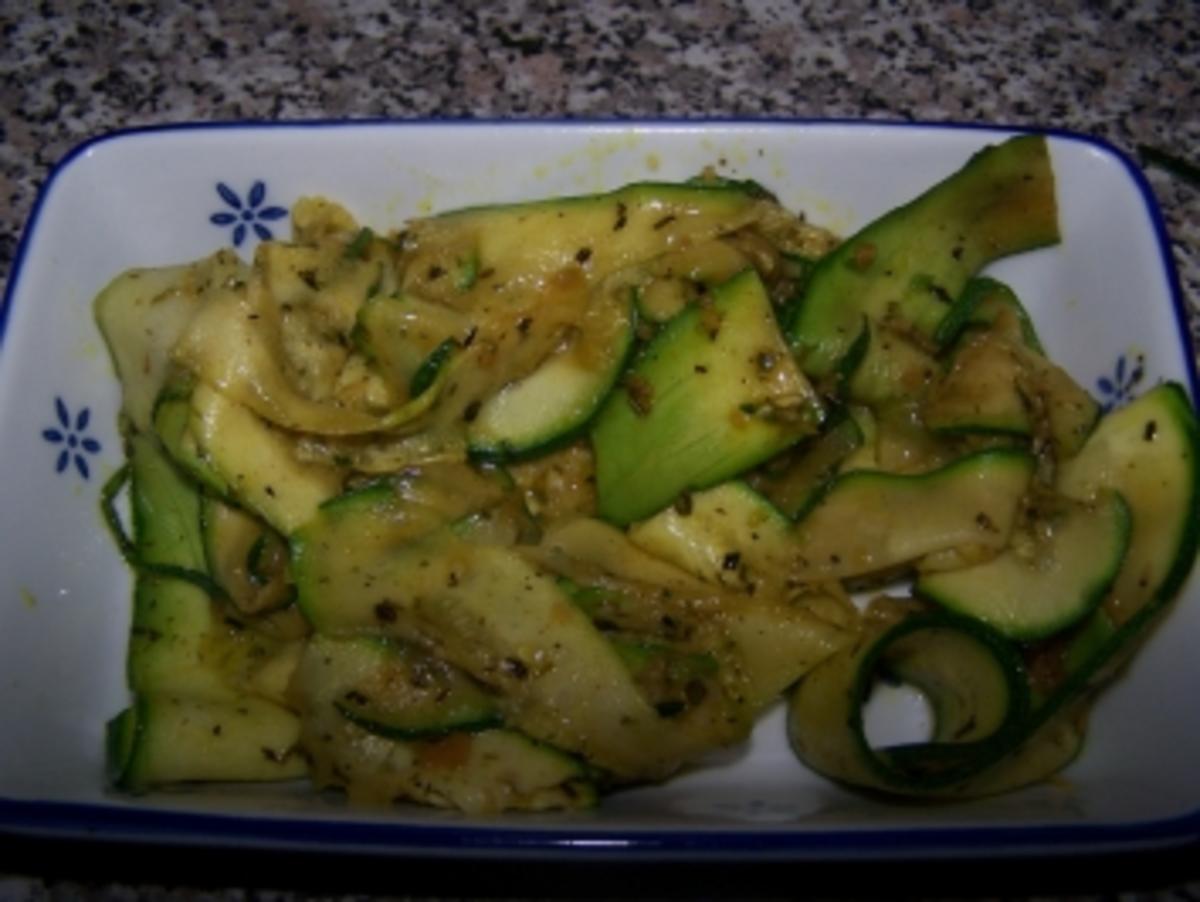 Zucchini mit Schäfskäse überbacken - Rezept