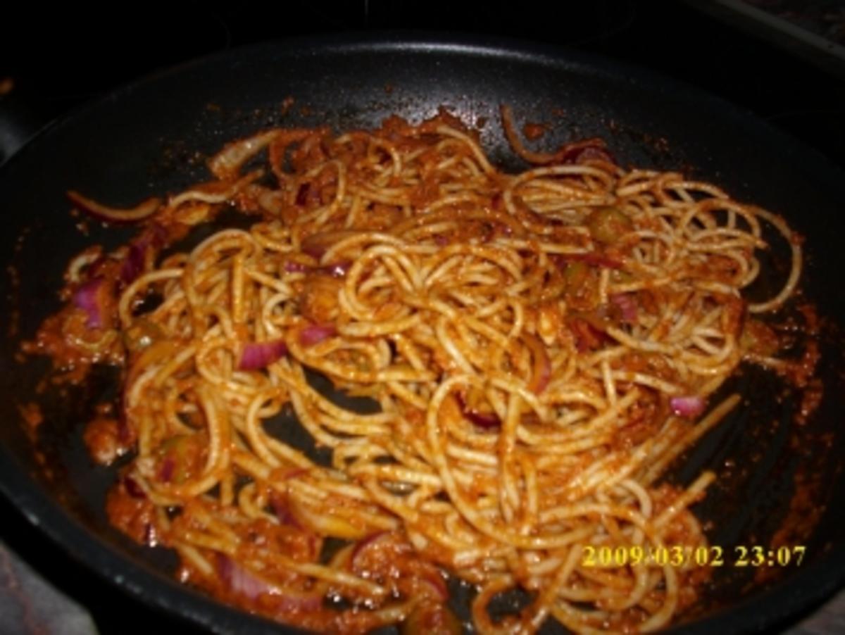 Bilder für Spaghetti mit Pesto Rosso und grünen Oliven - Rezept